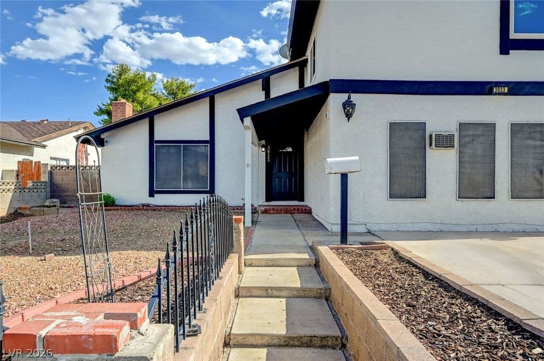 3933 Manford Circle photo 5