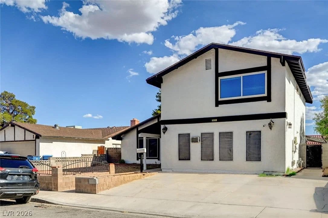 3933 Manford Circle photo 2