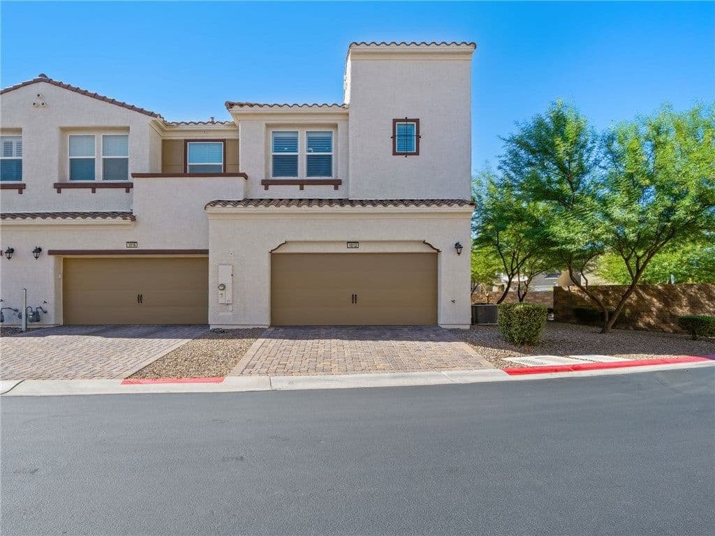 1012 Via Lombardi Avenue photo 4