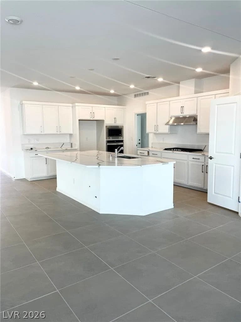 632 Stone Hammer Avenue photo 3
