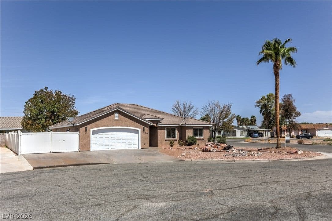 478 Hank Circle photo 3