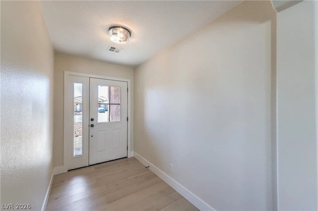 478 Hank Circle photo 5
