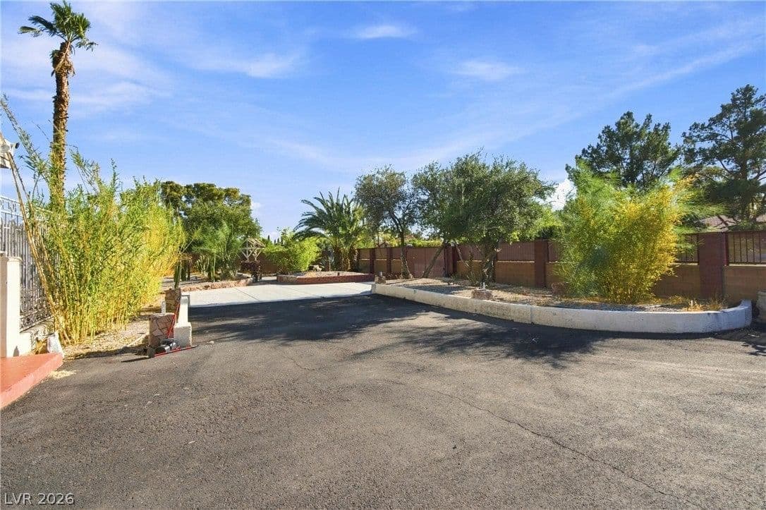 2940 Bronco Street photo 3