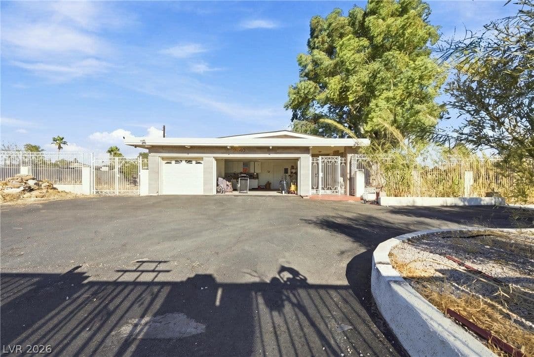 2940 Bronco Street photo 5