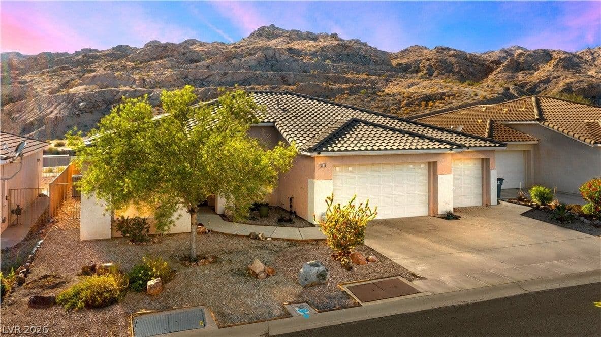 3589 Cottage Canyon Street photo 2