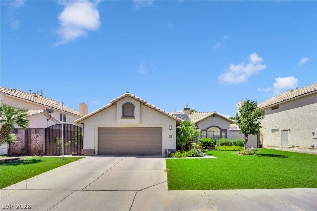 233 Innsdale Court photo 2