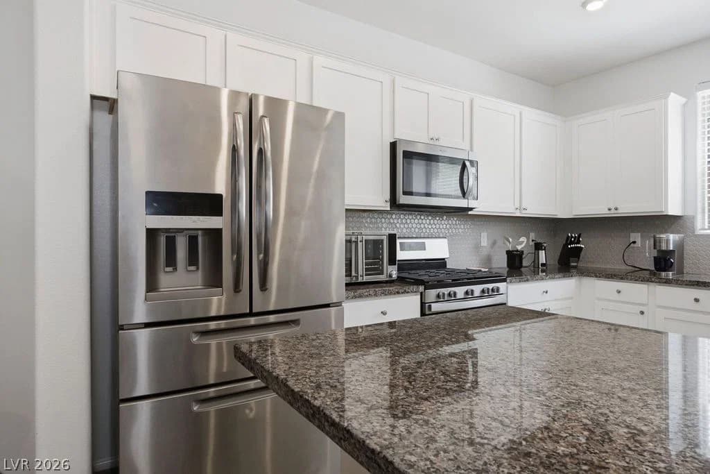 1371 Graphite Avenue photo 3