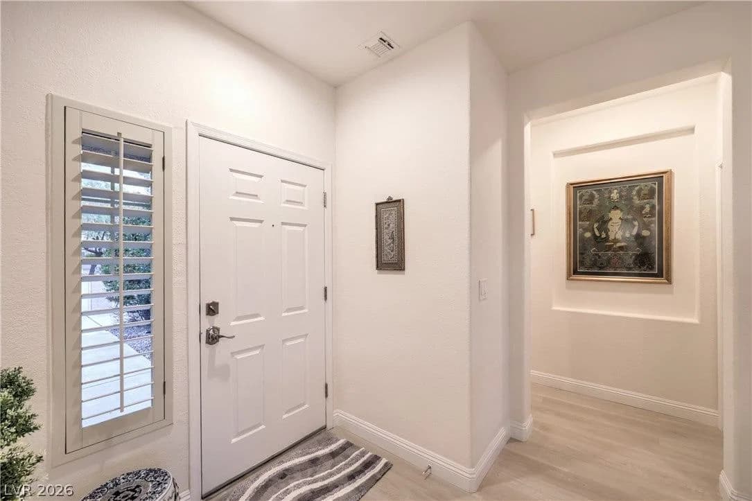 2562 Grandville Avenue photo 4