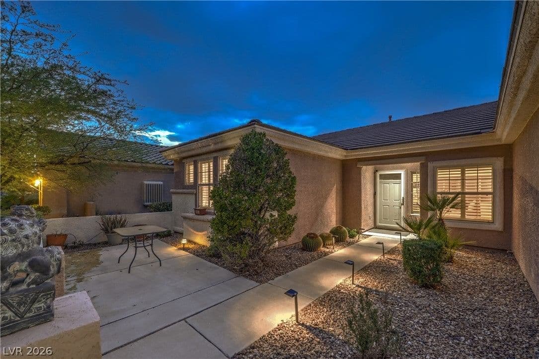 2562 Grandville Avenue photo 3