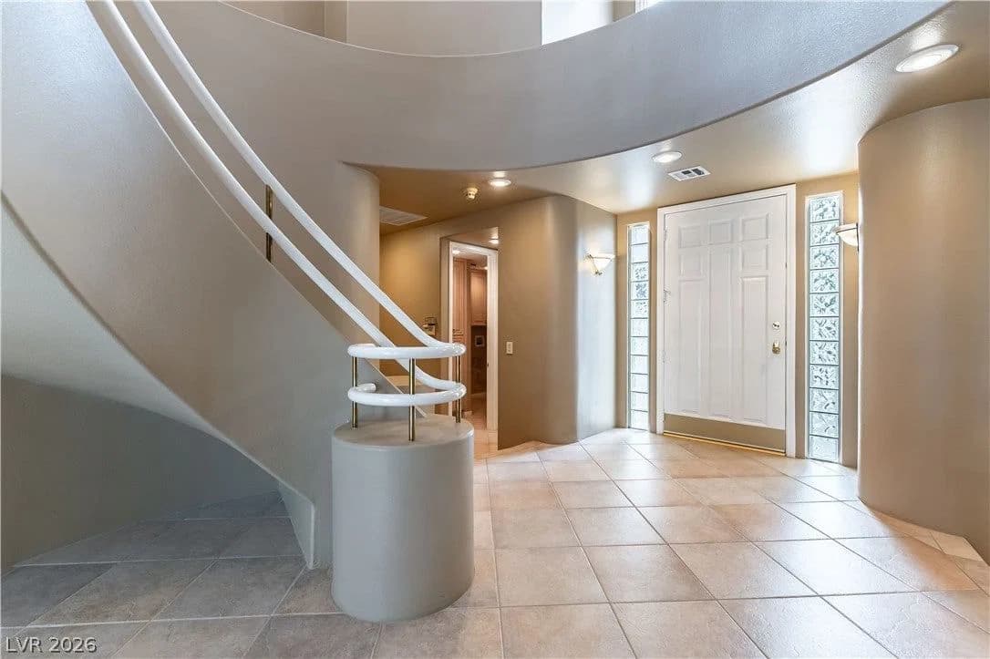 8240 Horseshoe Bend Lane photo 3