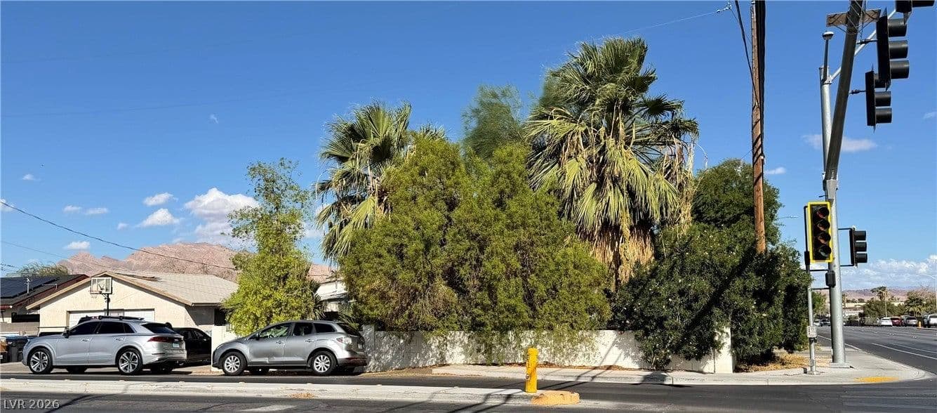 4624 Desert Inn Road photo 3