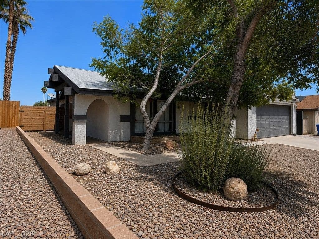 4490 Margarete Avenue photo 3