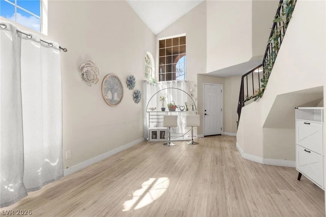 1404 Robin Street photo 5