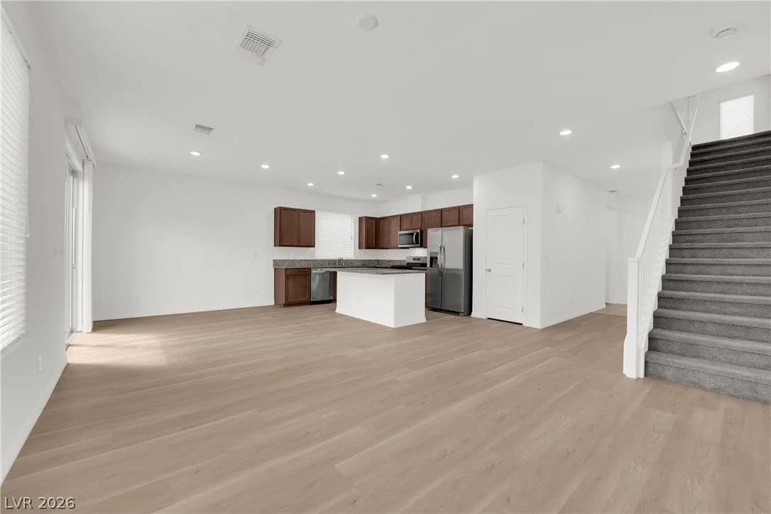5803 Haleh Avenue photo 4