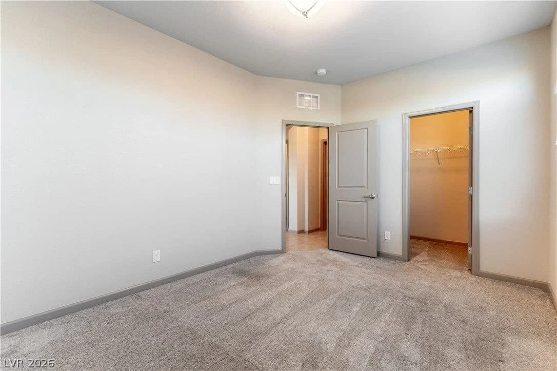 8012 Carpenter Creek Avenue photo 4