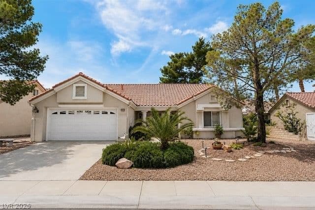 2453 Desert Sands Drive photo 2