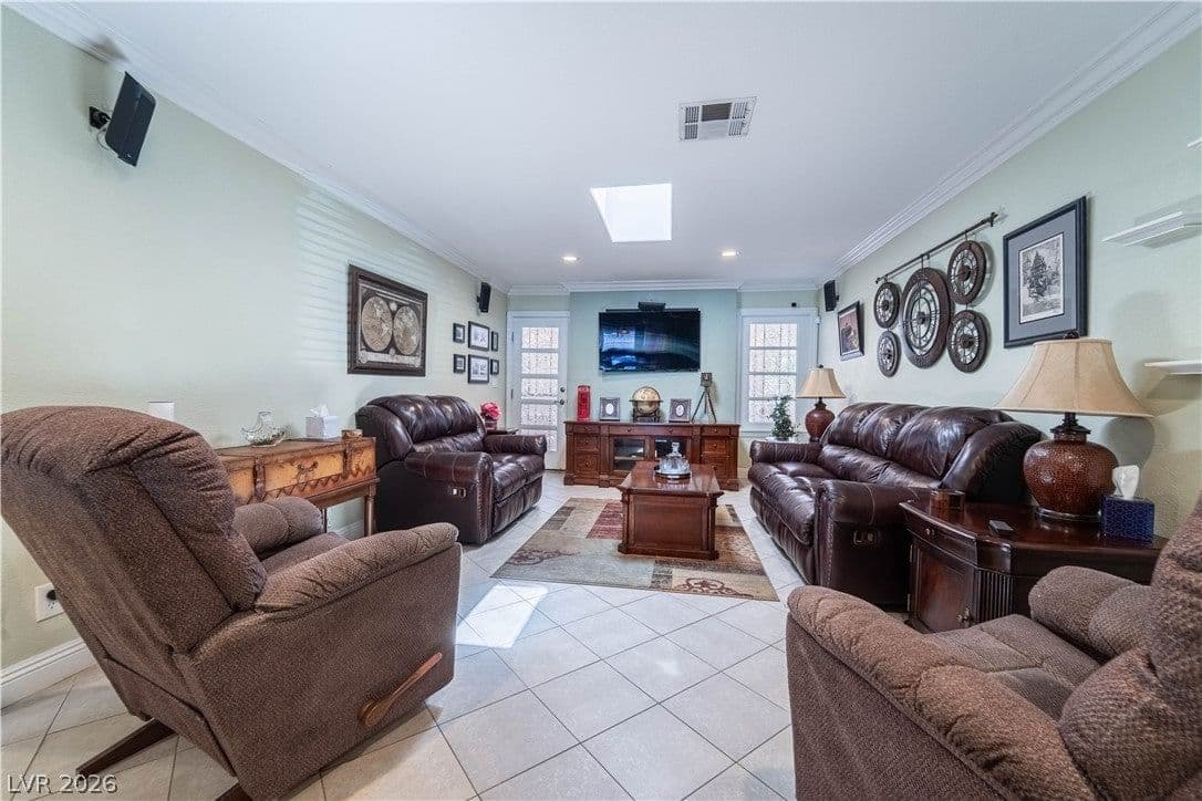 4656 Skyland Drive photo 5