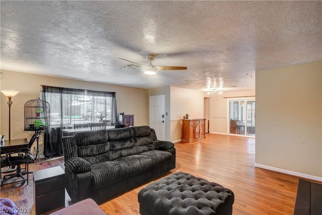 1102 Arapaho Way photo 5