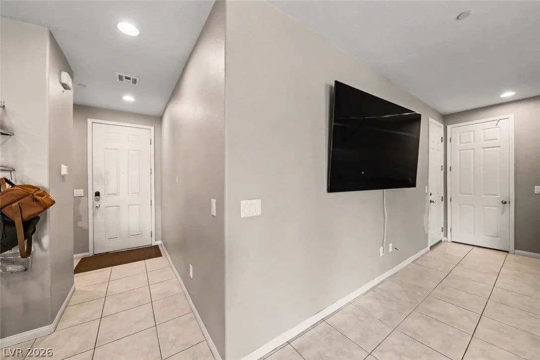 1821 Soto Lane photo 4