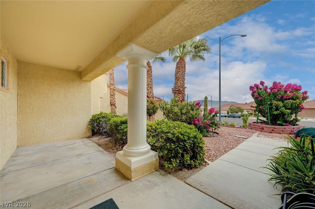 2925 Dry Ridge Court photo 3