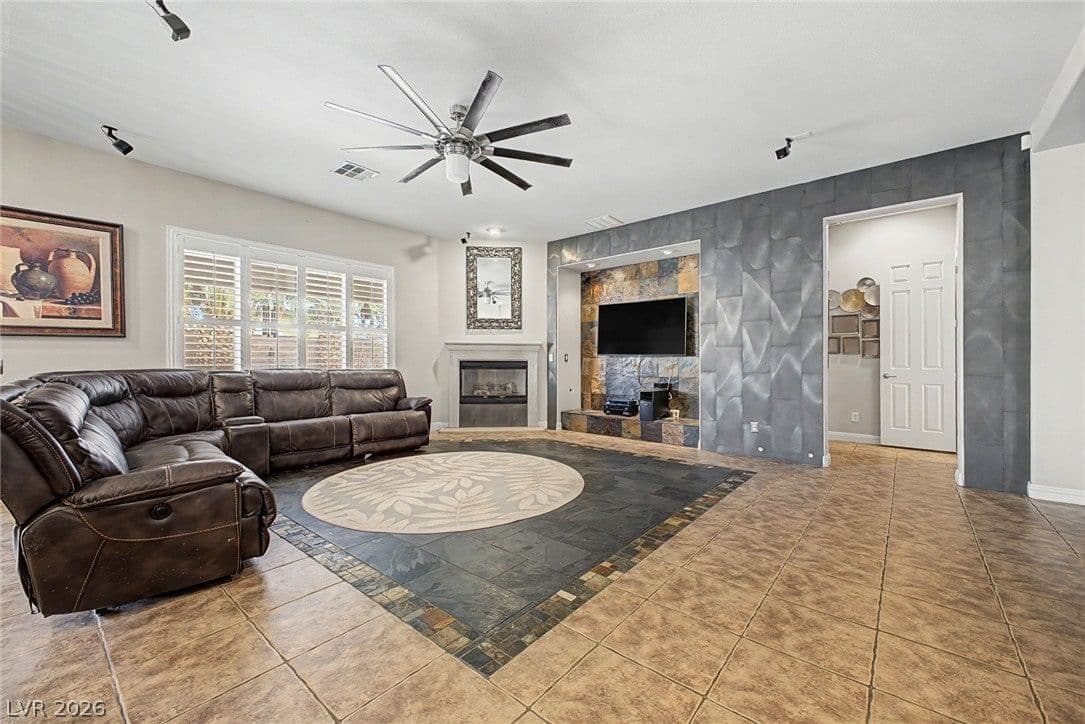 8226 Mount Logan Court photo 2