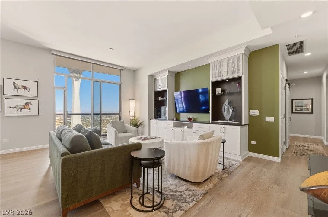 200 Sahara Avenue photo 2