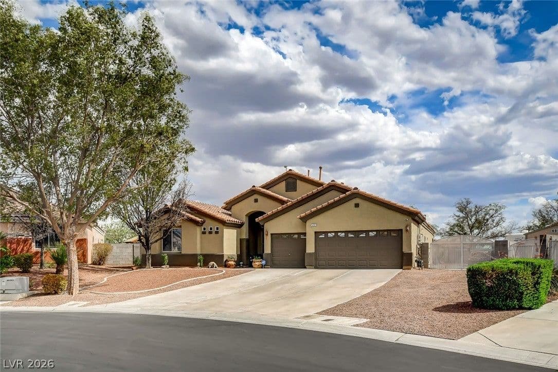 5201 Primrose Flower Avenue photo 3