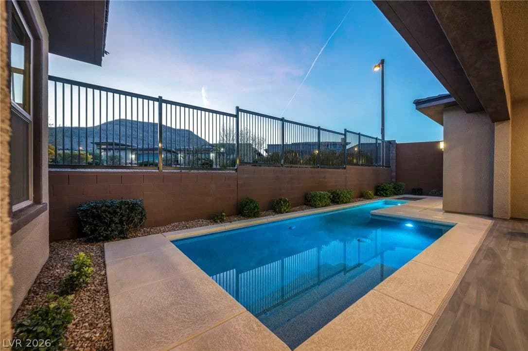 6675 DESERT CRIMSON Street photo 5