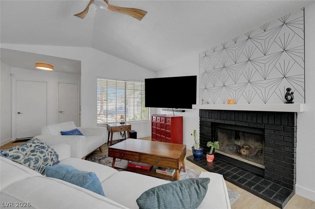 2547 Wolverton Avenue photo 4