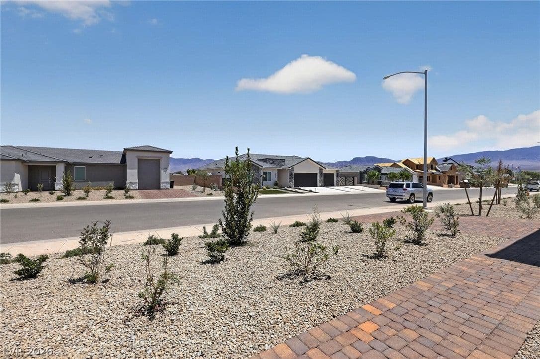 327 Sam Way photo 4