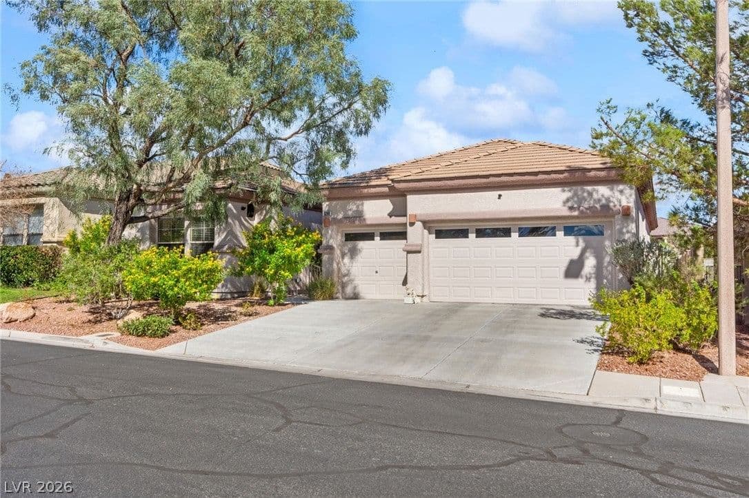 3290 Squire Street photo 2