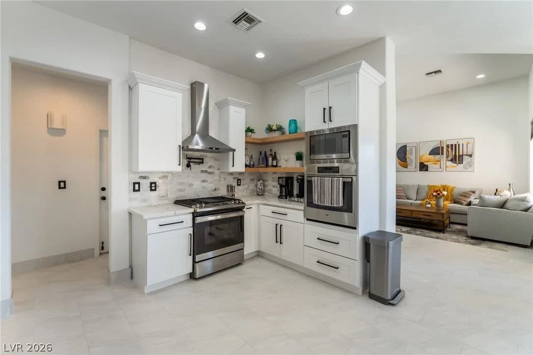10805 Clarion Lane photo 2