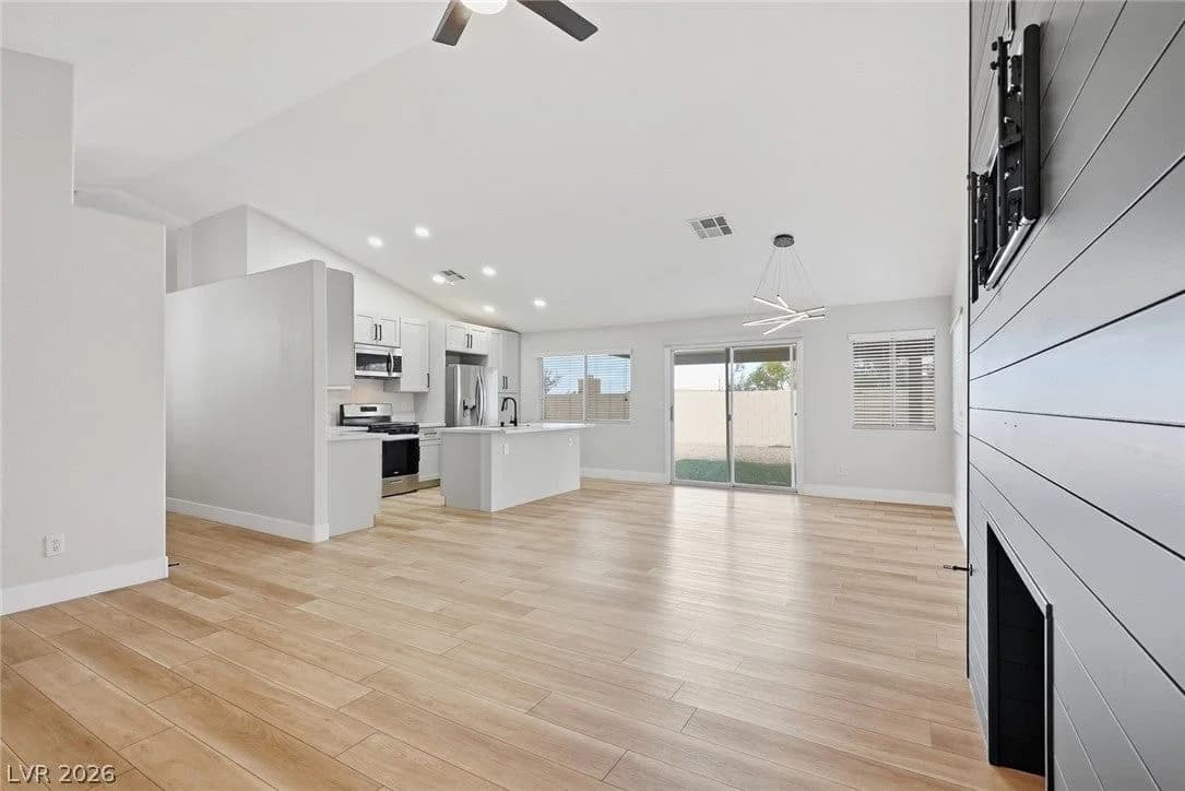 113 Tamarack Drive photo 4