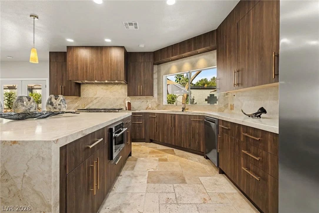 3125 Shadowleaf Court photo 4