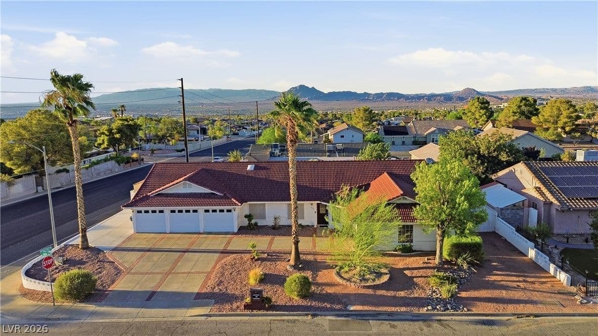 100 Highland Drive photo 4