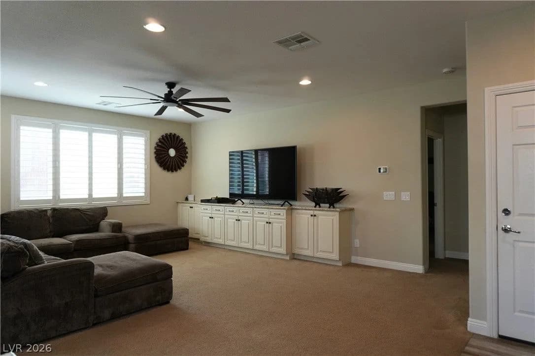 7675 Tierra Montanosa Avenue photo 3