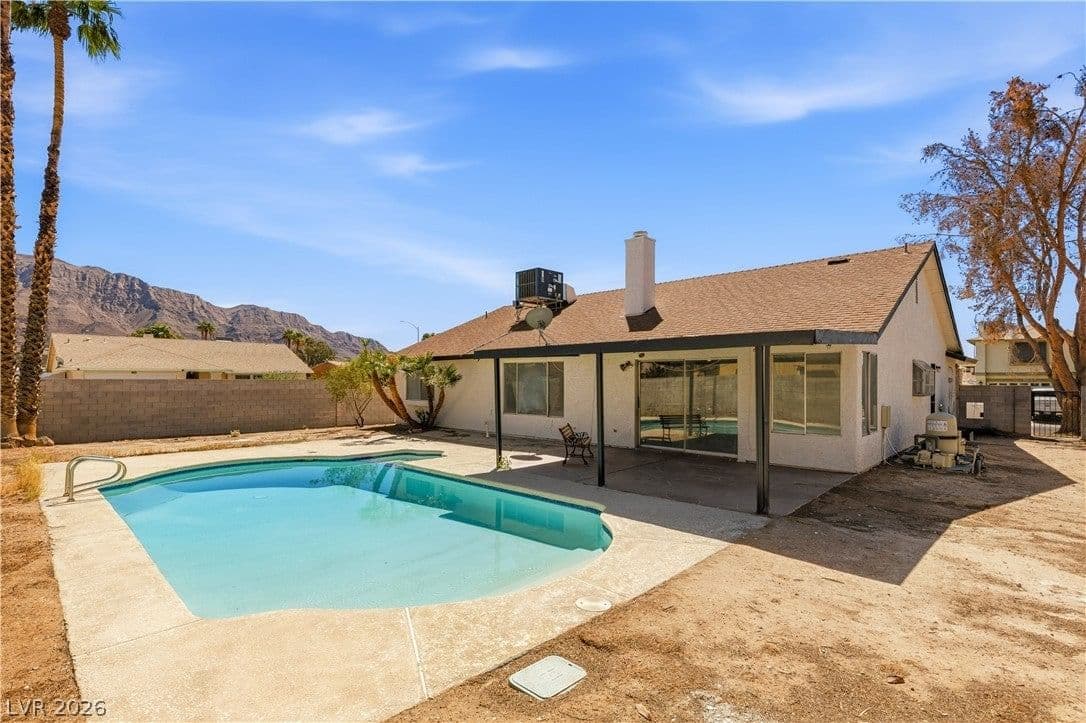 6058 Mirror Lake Drive photo 2