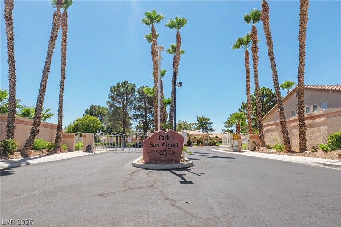 3912 Wide River Street photo 2