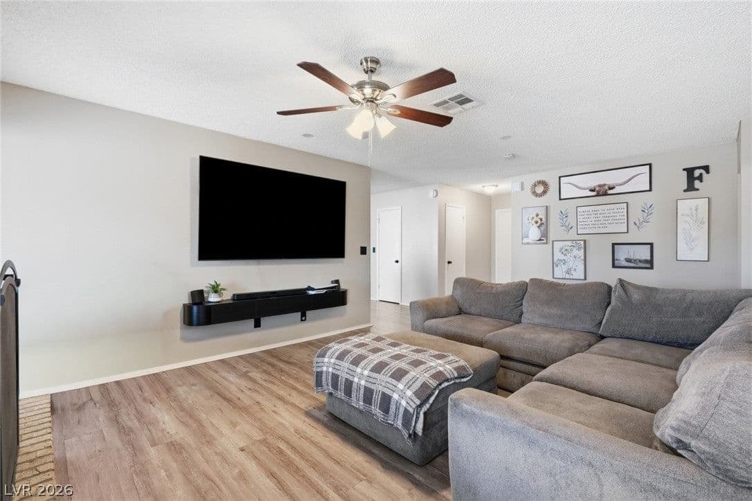 516 Summit Drive photo 2