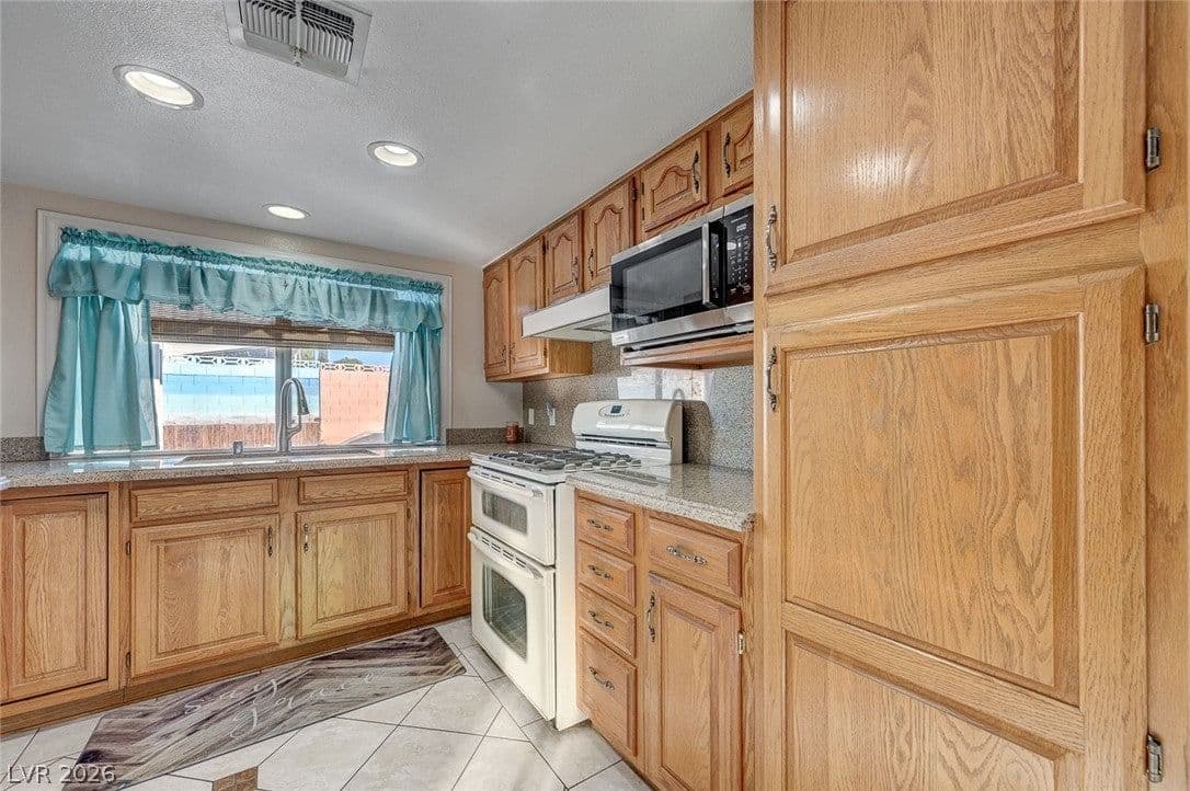 649 Paloma Drive photo 4
