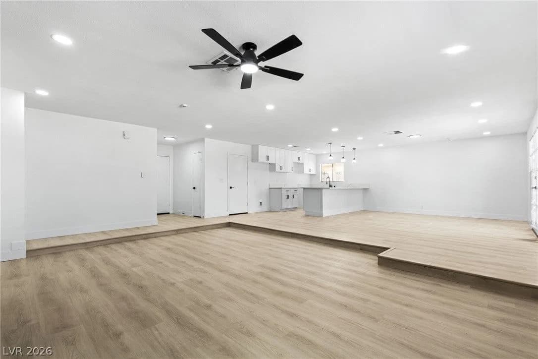 1712 Rockcrest Drive photo 5