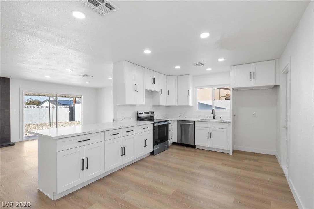 5900 Carmen Boulevard photo 3