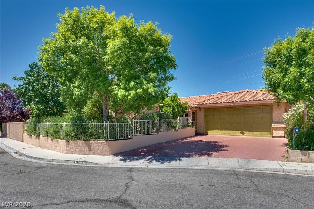 3877 Platis Circle photo 4