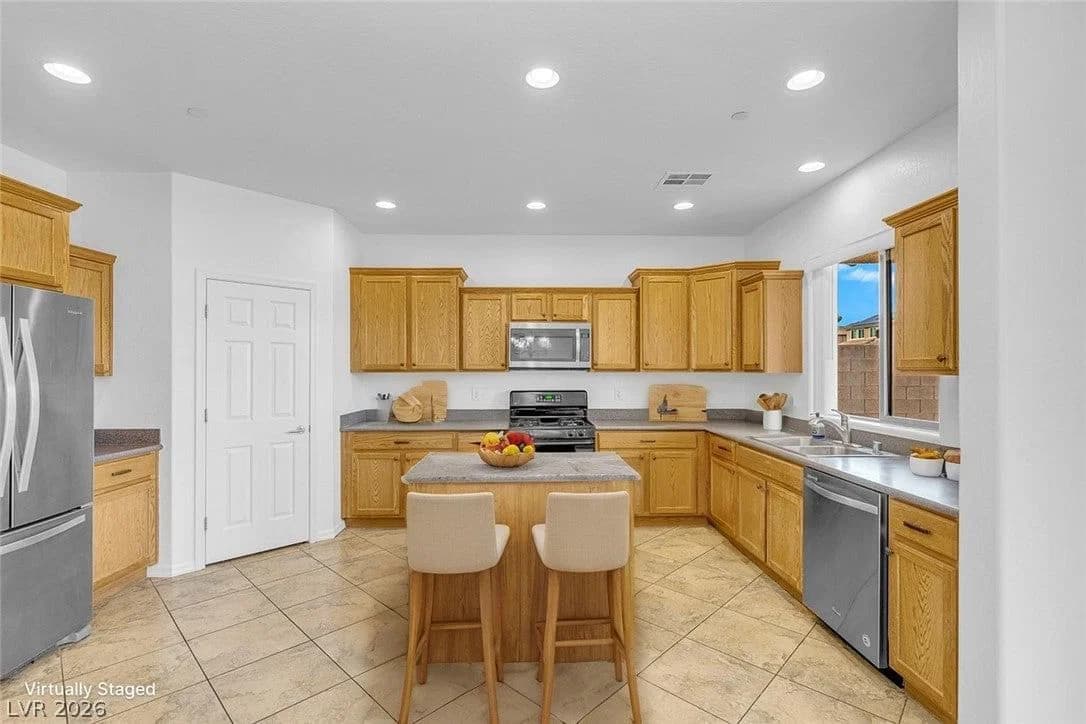 112 Newmiller Street photo 4