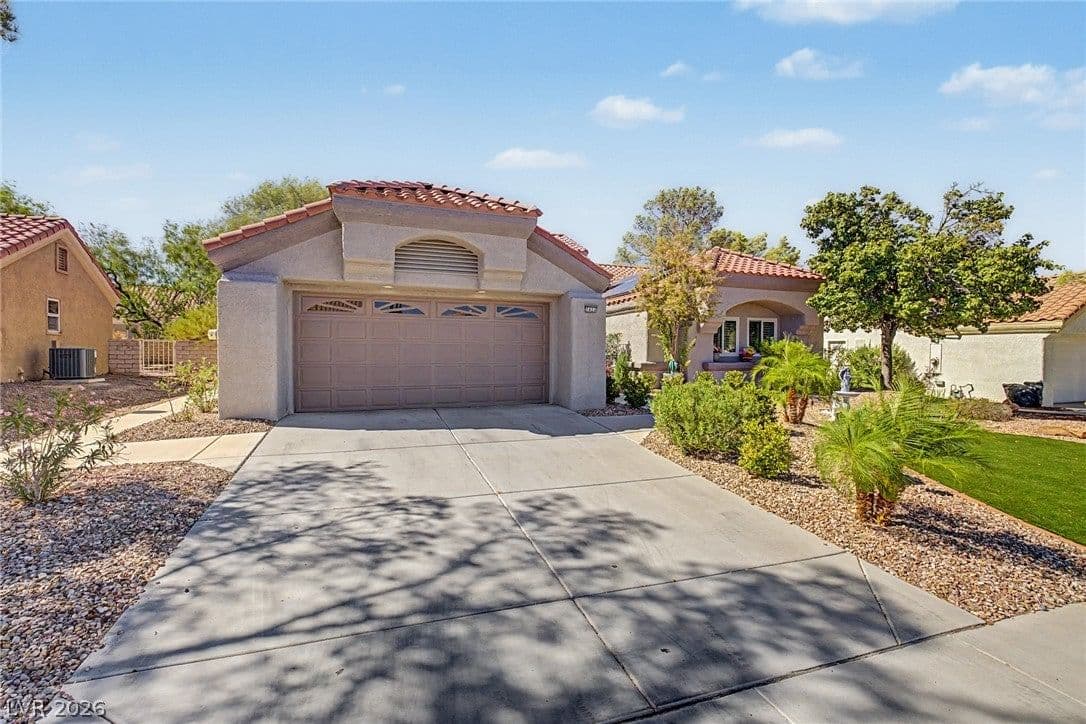 2423 Denham Drive photo 3