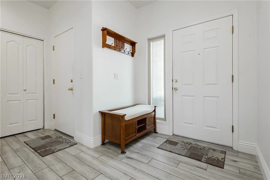 233 Albany Way photo 4