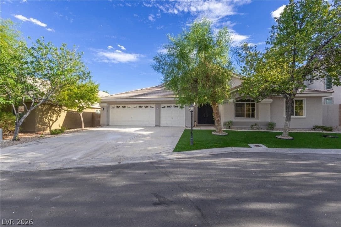5719 Heather Breeze Court photo 2