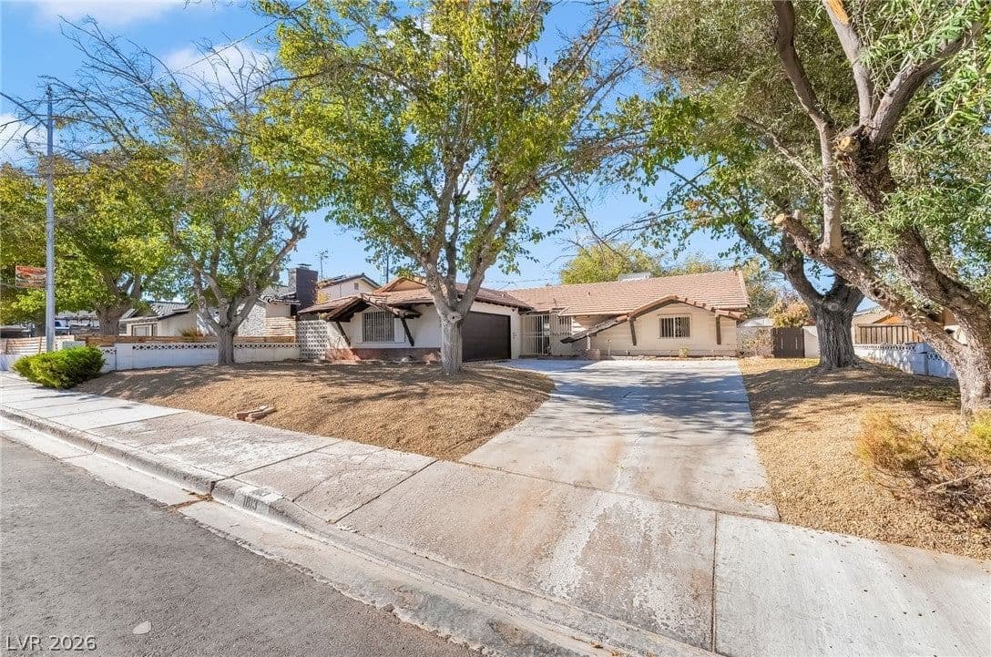 1813 Bracken Avenue photo 2