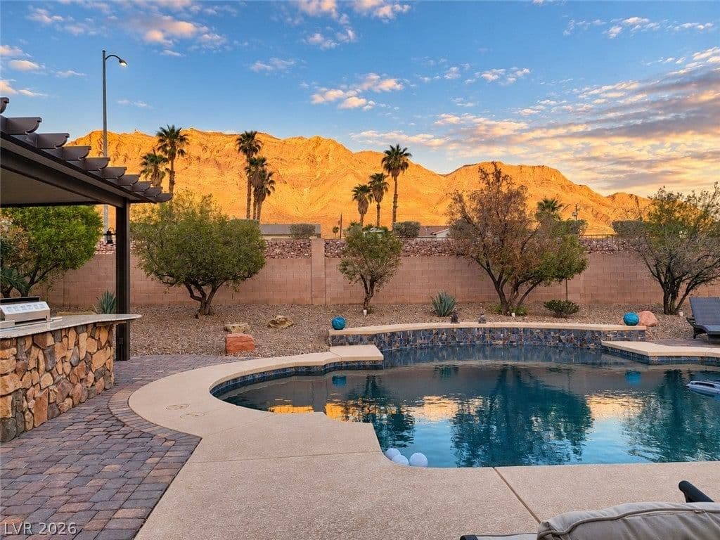 680 Coral View Street photo 3