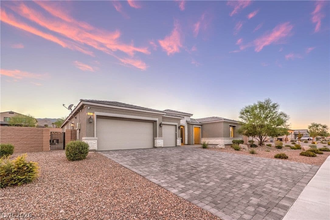 5455 Grambley Street photo 3
